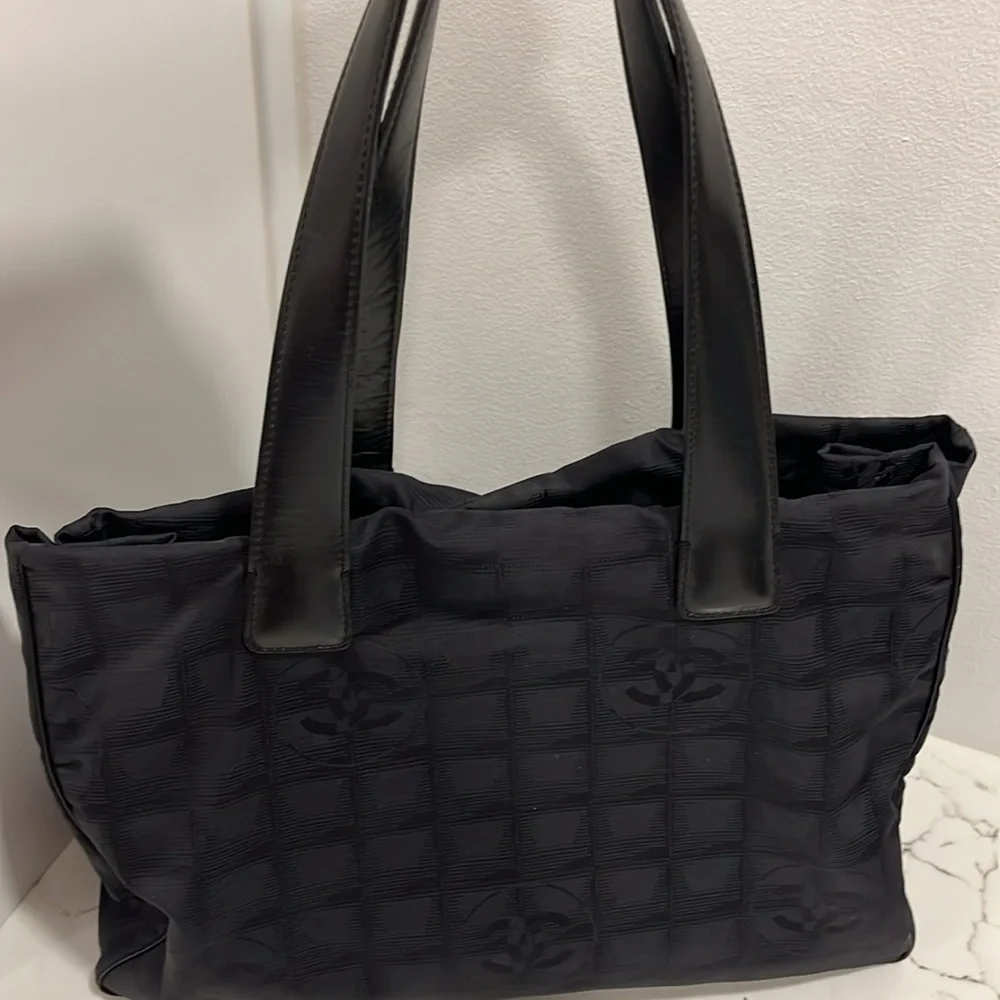 Chanel New Travel Line Black Nylon tote bag - Picture 4 of 10